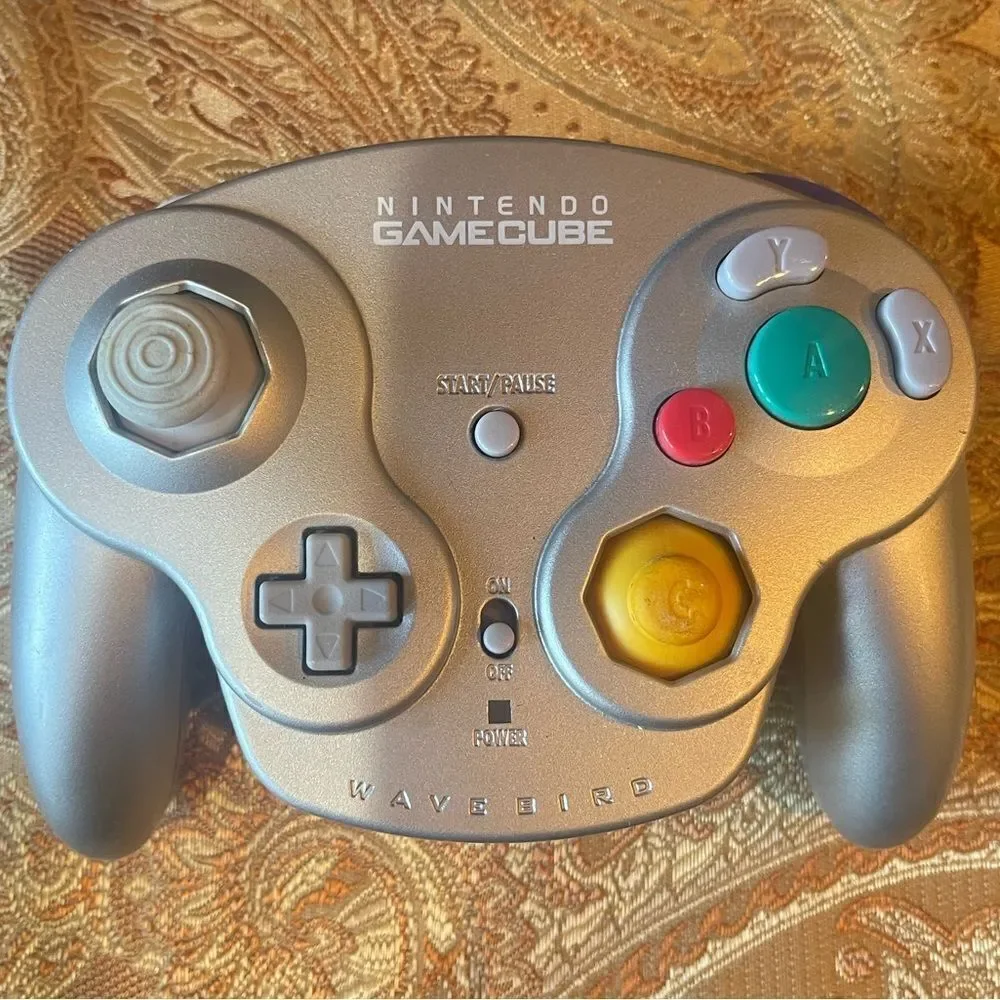 Silver Gray Gamecube Controller - Picture 1 of 8